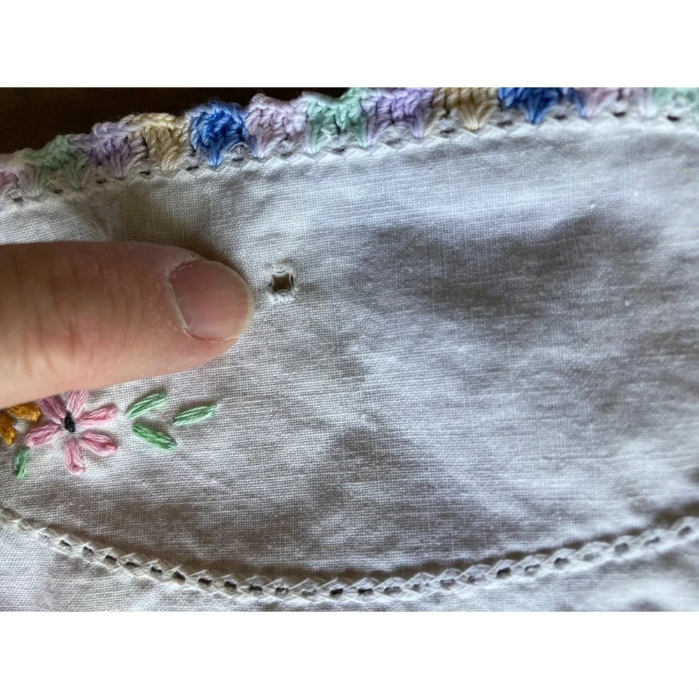 Vintage Hand Embroidered Floral Linen Table Runner & Doilies Set 4pc White Pink